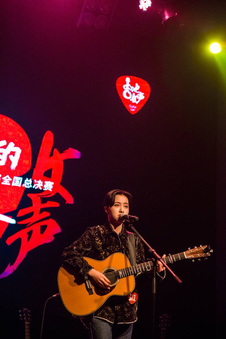 第四届“BG大游吉他女声弹唱大赛”总冠军出炉<br />温格夺冠，董冬冬担任评委