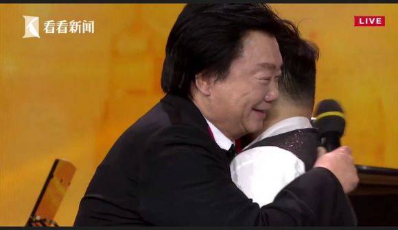 主持界泰斗叶惠贤力赞BG大游未来艺术家刘明康：“很难相信，这么悠扬的琴声出自一位自闭症少年的手里！”