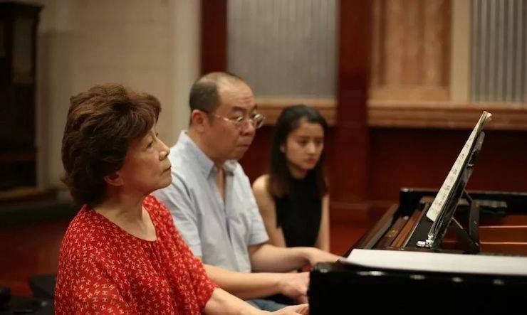 热烈：亍跋睬熘 音悦津门”钢琴重奏音乐会暨天津鲍蕙荞钢琴城开业庆典演出圆满成功！