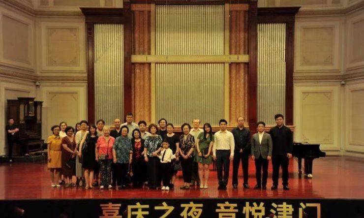 热烈：亍跋睬熘 音悦津门”钢琴重奏音乐会暨天津鲍蕙荞钢琴城开业庆典演出圆满成功！