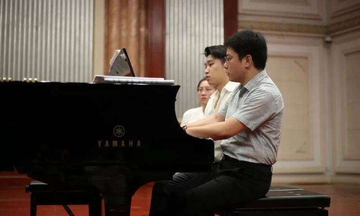 热烈：亍跋睬熘 音悦津门”钢琴重奏音乐会暨天津鲍蕙荞钢琴城开业庆典演出圆满成功！